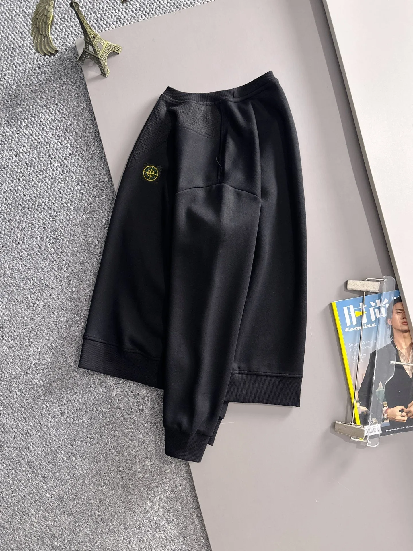 P360 Stone Island's exclusive first release of 25ss autumn and winter new round neck long-sleeved sweatshirts for men and women. Many celebrities share the same style. Craftsmanship that cannot be copied by ordinary small workshops. We are not afraid of any challenges in terms of materials, detail restoration and craftsmanship, just to provide you with wonderful products. Compare the top original versions at will. No expense is spared just to do better. Unique imported fabric feel. Purely imported German machine production. Precision operation. Thousands of needles density. Full set of new accessories with three standards for simultaneous customization. The upper body is versatile and fashionable. A perfect choice for autumn and winter. A must-have item. Size chart: m-4XL (Please state your height and weight when placing an order.
